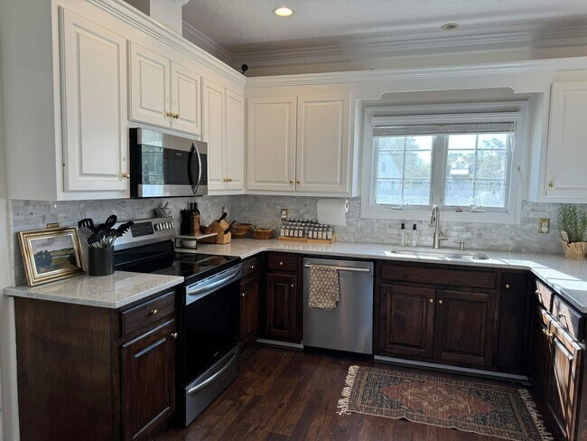 Building Photo - 4000 Dunbarton Cir