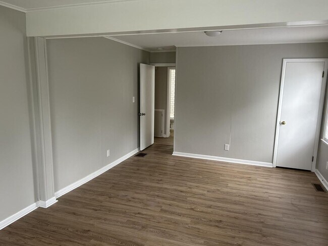 Building Photo - 526 Edgemont Rd