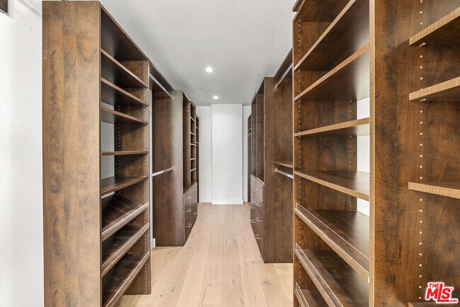 Building Photo - 855 Croft Ave