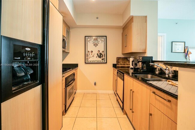 Building Photo - 325 S Biscayne Blvd