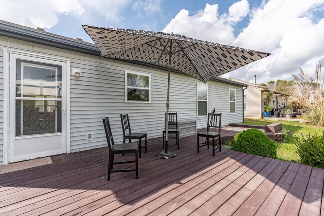 Building Photo - 2135 Shadowbrook Dr
