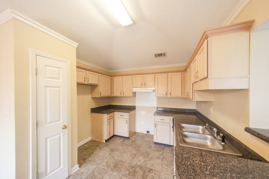 Building Photo - 8579 Brer Bear Cove