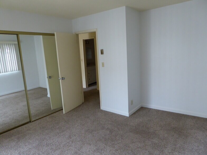 Building Photo - 246 Ellwood Beach Dr