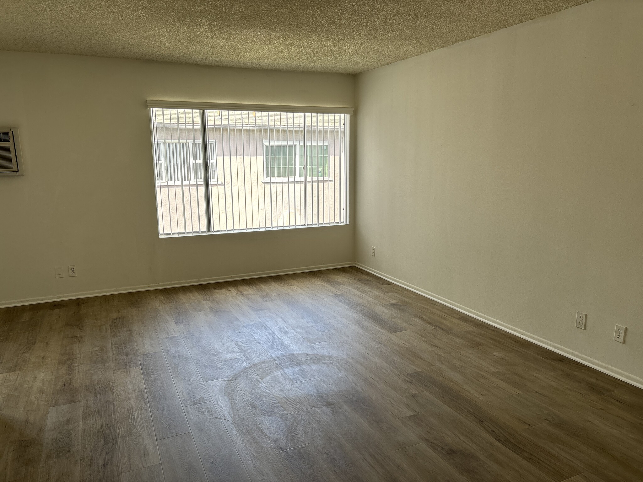 Building Photo - 10558 Eastborne Ave