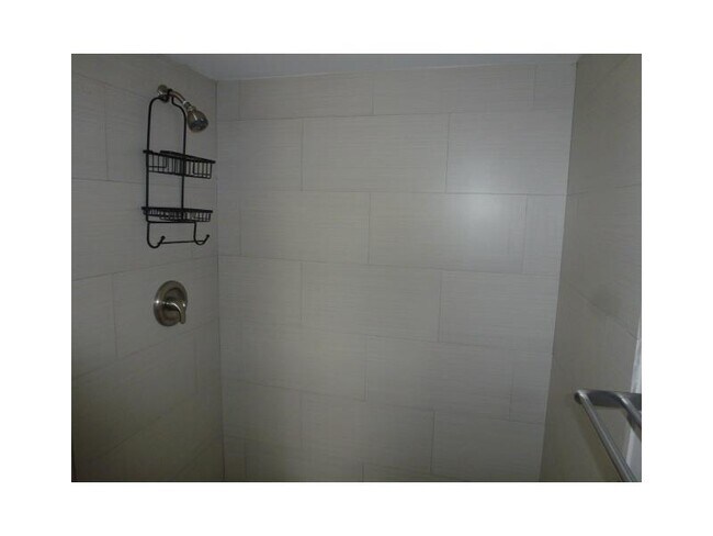 Building Photo - 21895 Lake Forest Cir