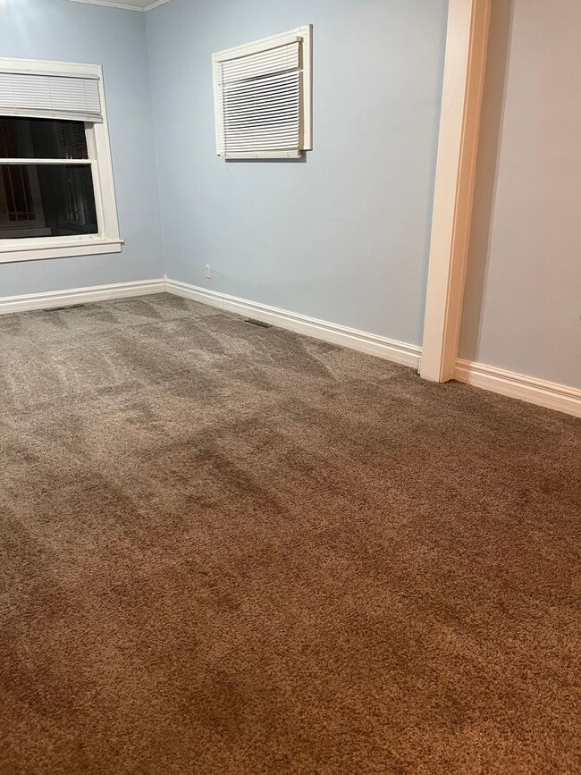 Building Photo - 2 Bedroom Home in West Glen Park