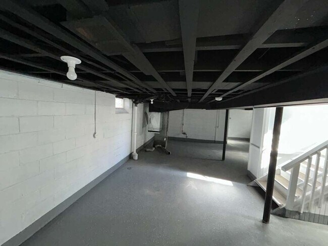 Building Photo - Fully Renovated 3 Bedroom Bungalow