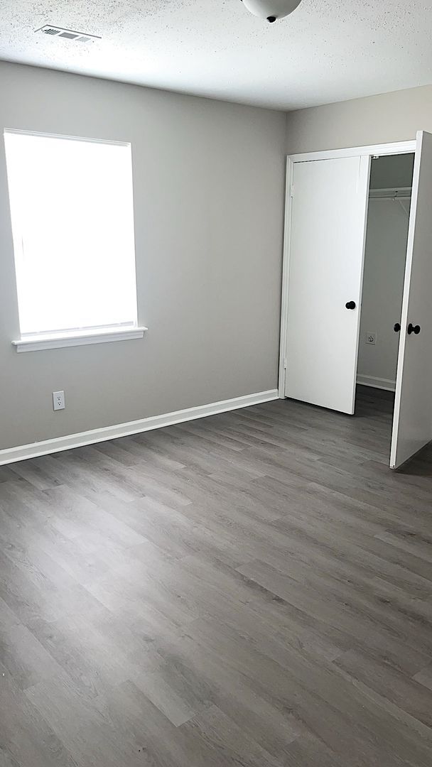 Building Photo - Holiday Special - Dont miss out Call and get it!