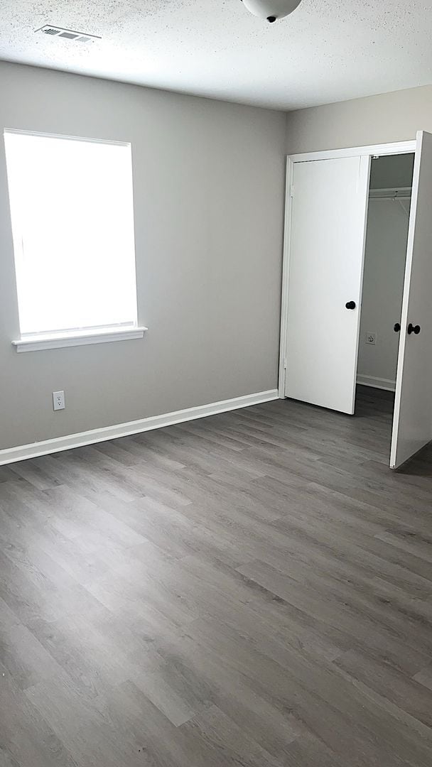 Building Photo - HOUSING VOUCHER ACCEPTED