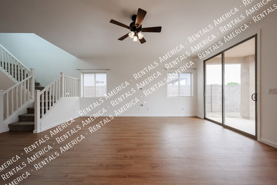 Building Photo - 1295 E Leaf Rd