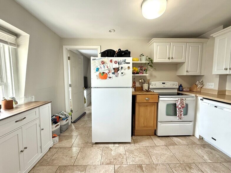 Building Photo - 373 K St