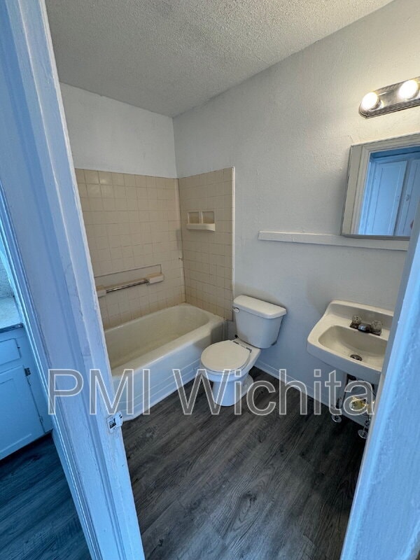 Building Photo - 828 S Water St