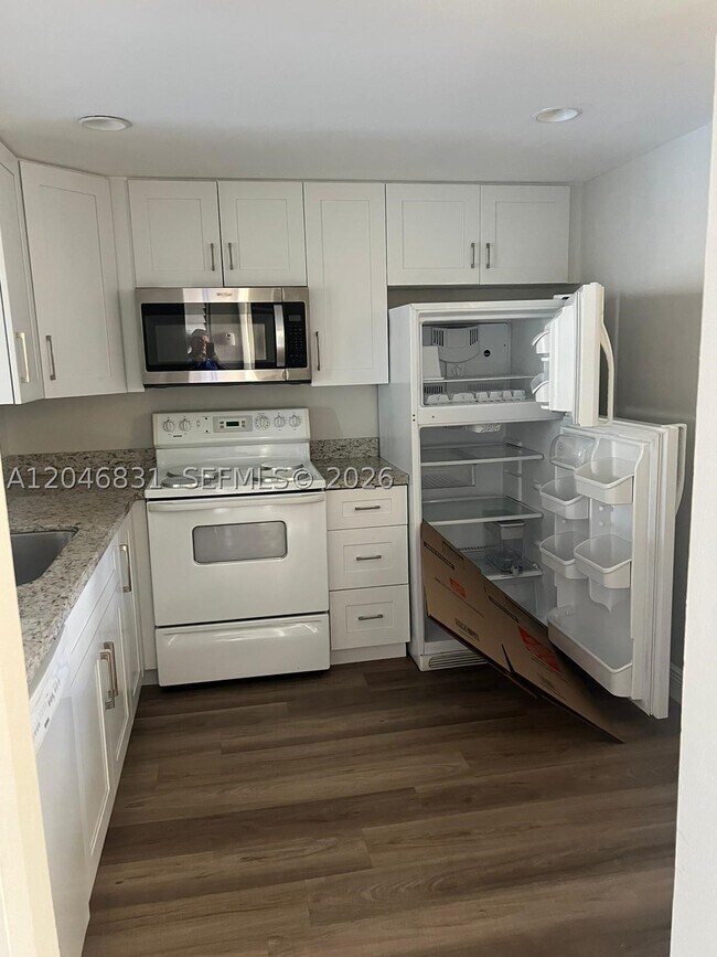 Building Photo - 408 NW 68th Ave