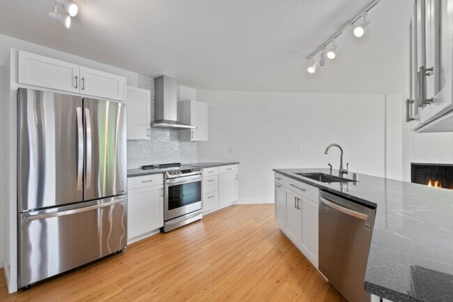 Building Photo - 4Bd/3Ba Seattle House