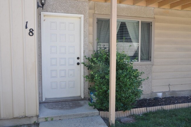 Building Photo - Beautiful 2 bedroom on the east side!