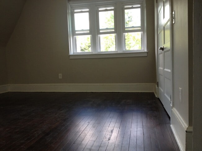 primary bedroom - 7042 Chew Ave
