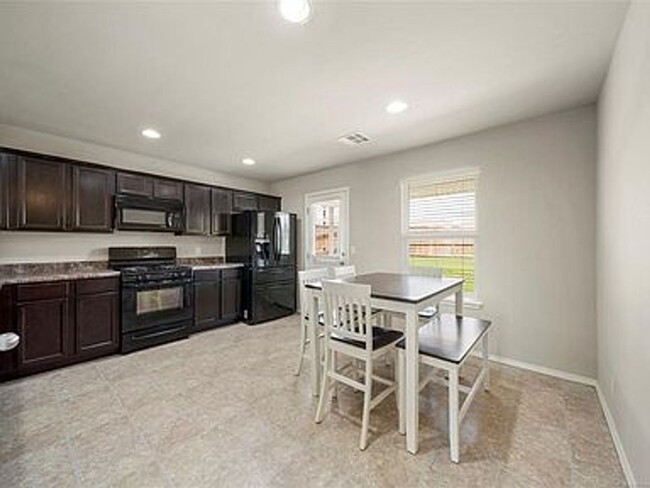 Building Photo - 3 Bed / 2 Bath in Bixby!