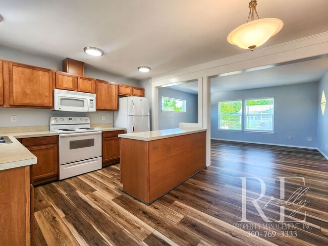 Building Photo - Inviting Poulsbo Home with Open Layout, Fe...