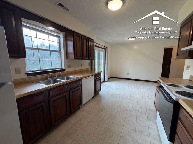 Building Photo - 617 Westview Dr