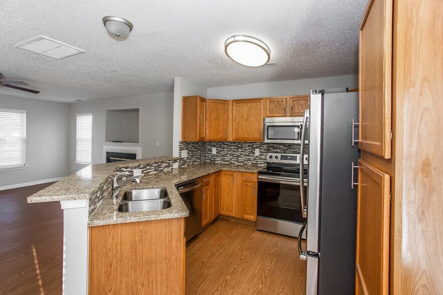 Building Photo - 6720 Fortescue Dr