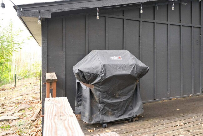 Building Photo - 1780 N Walnut Ave