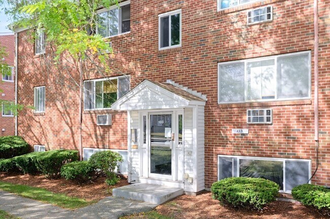 Building Photo - 133 Winthrop St