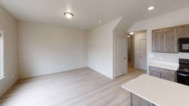 Building Photo - 3 bed 2.5 bath in  Townhome Spanish Fork