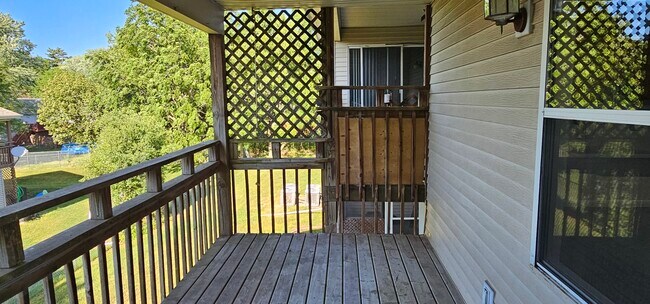 Building Photo - 1 Acorn Ln