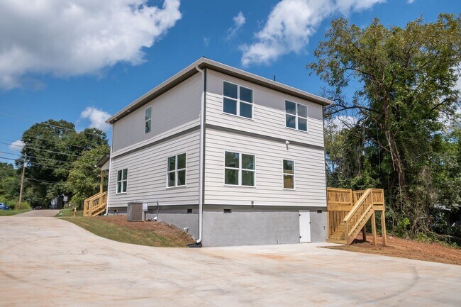 Building Photo - 785 Whitehall Rd