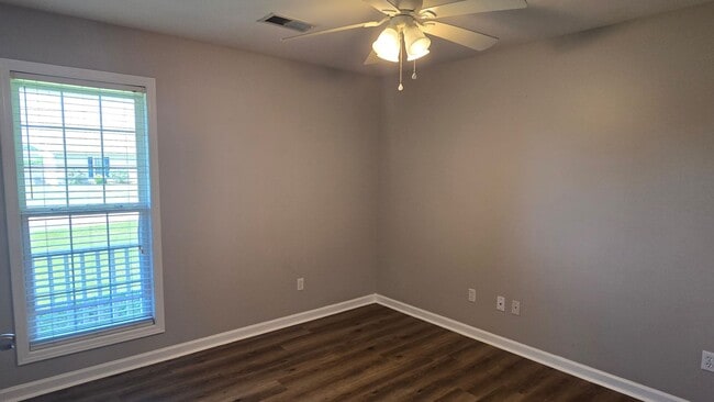 Building Photo - 18 Long Meadow Dr