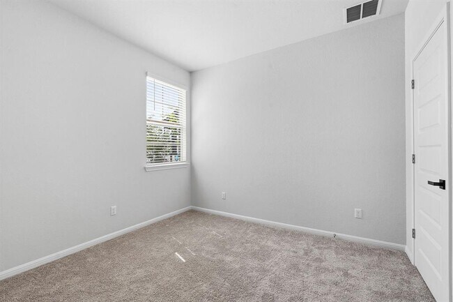 Building Photo - 323 Tolo Dr