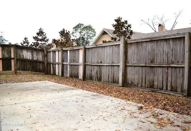 Building Photo - 319 Artisan Rd