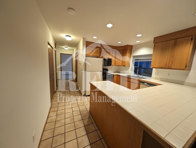 Building Photo - 305/307 Shore