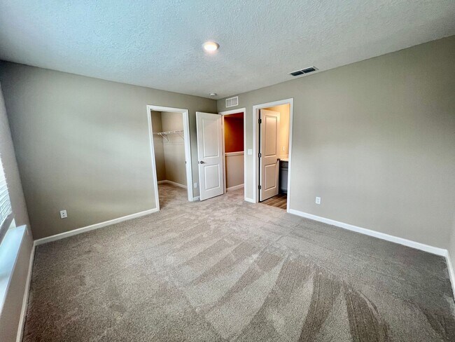 Building Photo - Lagoon Life + Luxury Living in St. Johns County - Beachwalk Townhome on the water!