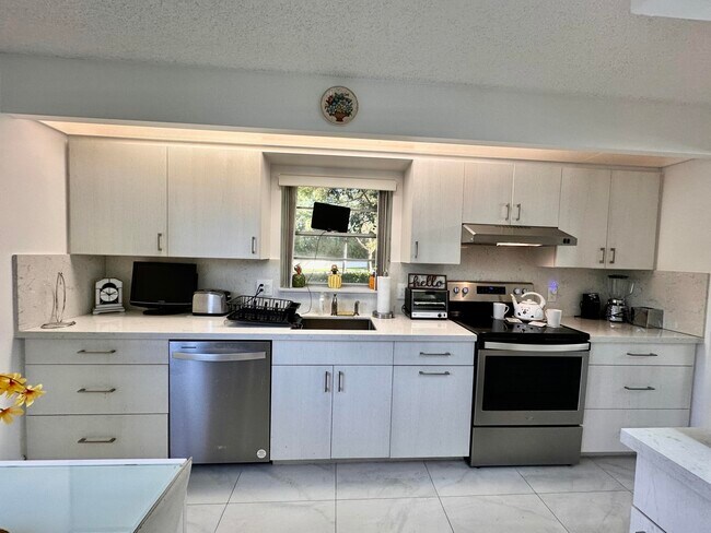 Building Photo - 1801 Eleuthera Point