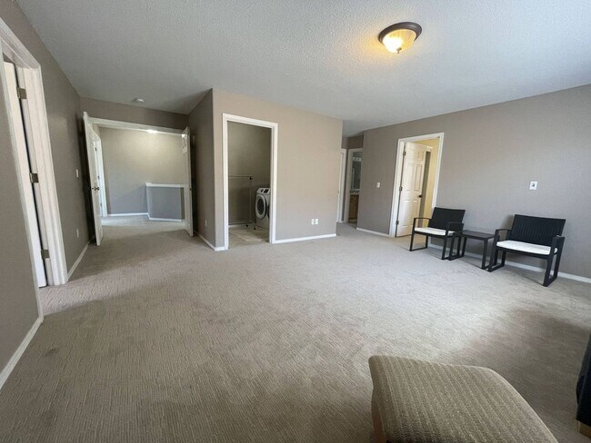 Building Photo - 5241 NW Skycrest Pkwy
