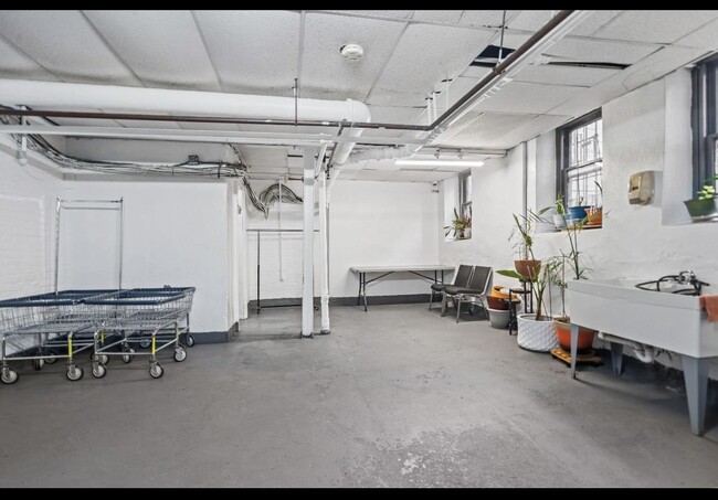 Building Photo - 117 Kensington Ave