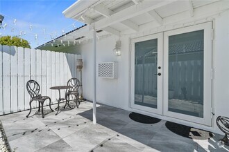 Building Photo - 1204 SW 143rd Ct