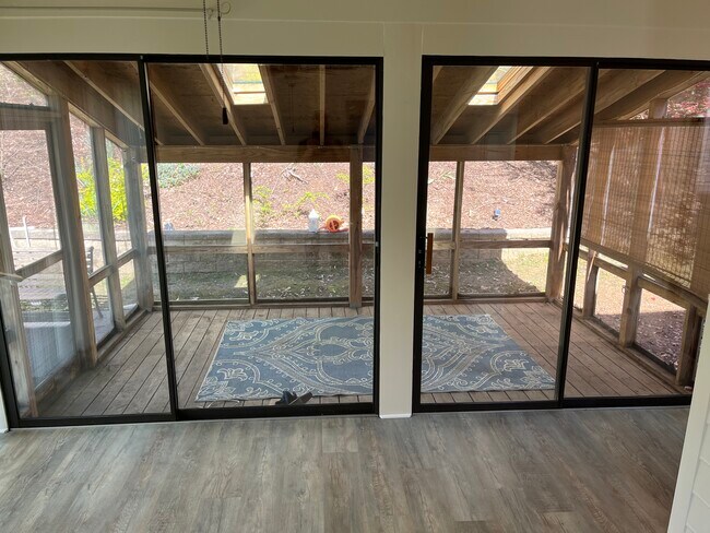 Solarium/Porch - 103 Birdwood Ct
