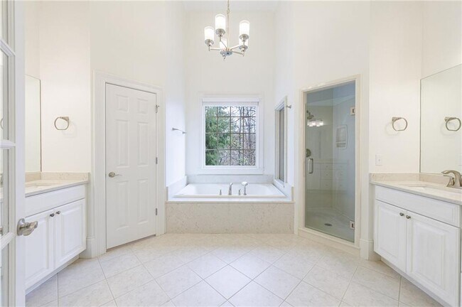 Building Photo - 125 River N Cir