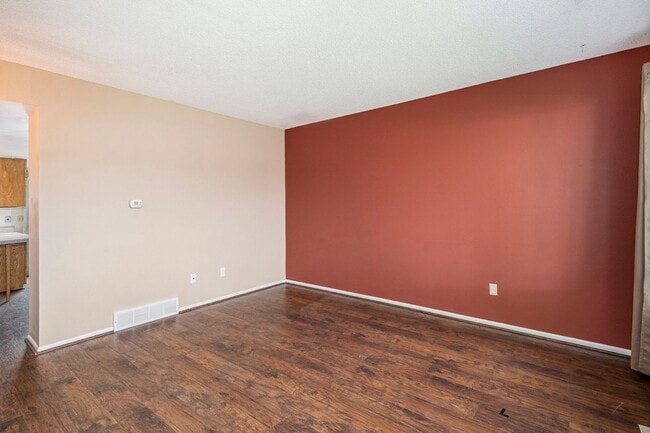 Building Photo - Spacious 2 bedroom home in the heart of Ha...