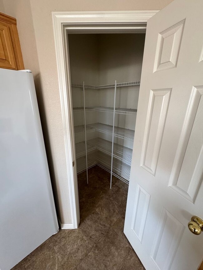 Building Photo - Gorgeous One Story 4 bedroom with Flex Space