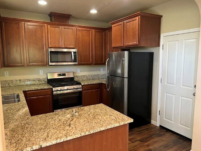 Building Photo - Modern 3 Bedroom 2 Bath 2 Story Vacaville Pets OK *Star Rentals