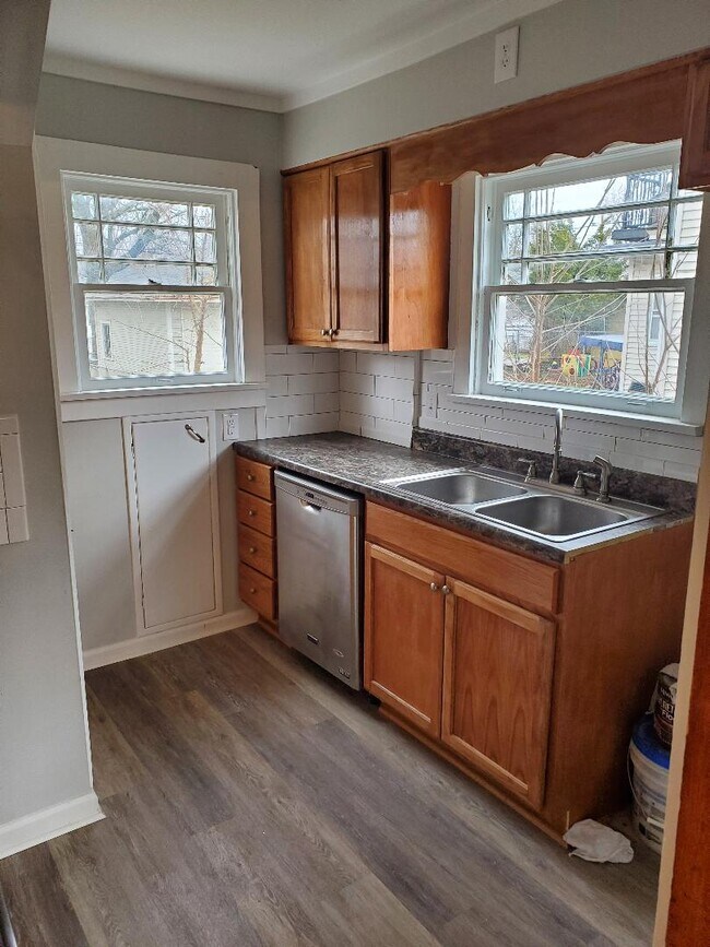 Kitchen - 1705 Columbia Ave