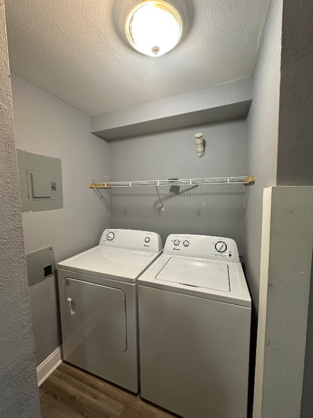 Building Photo - 3307 Kabel Dr