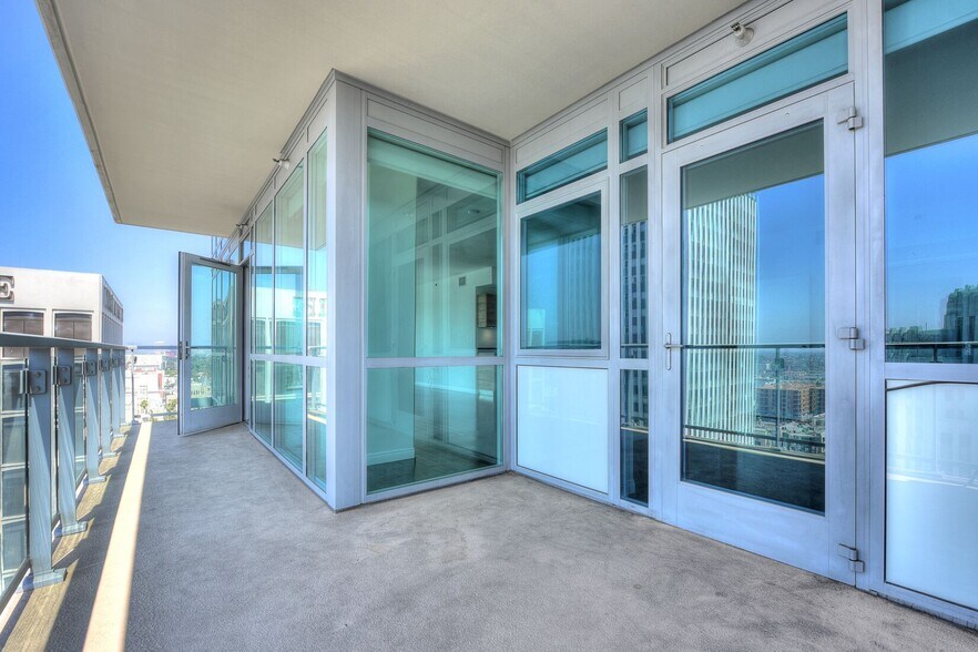 Building Photo - 3785 Wilshire Blvd