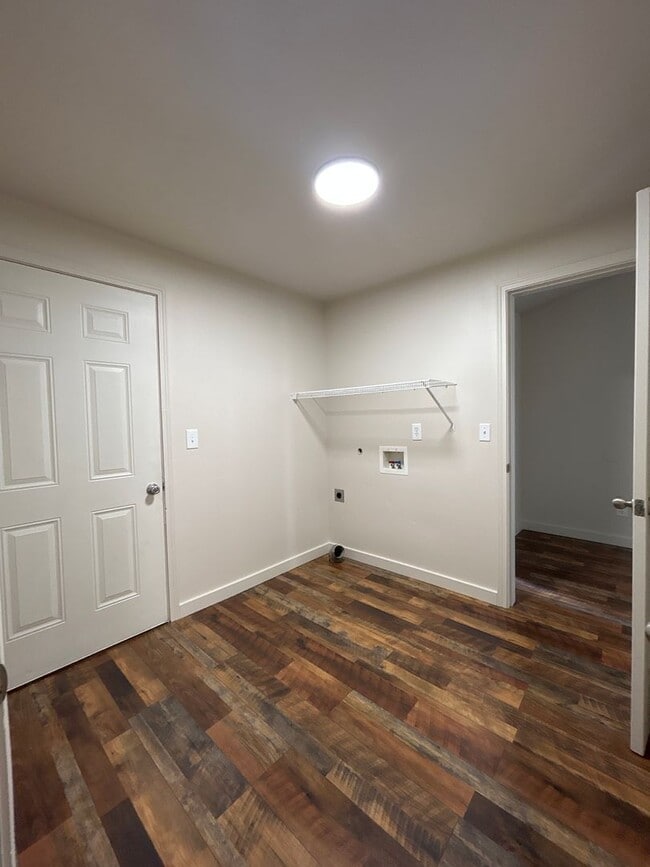 Building Photo - 532 SE Ponderosa Dr