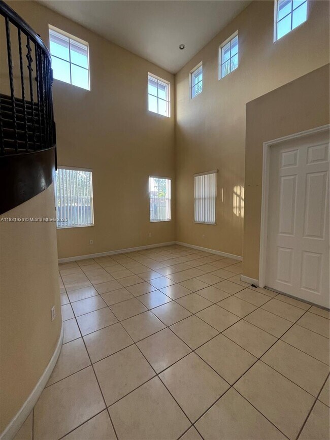 Building Photo - 9140 SW 153rd Ave