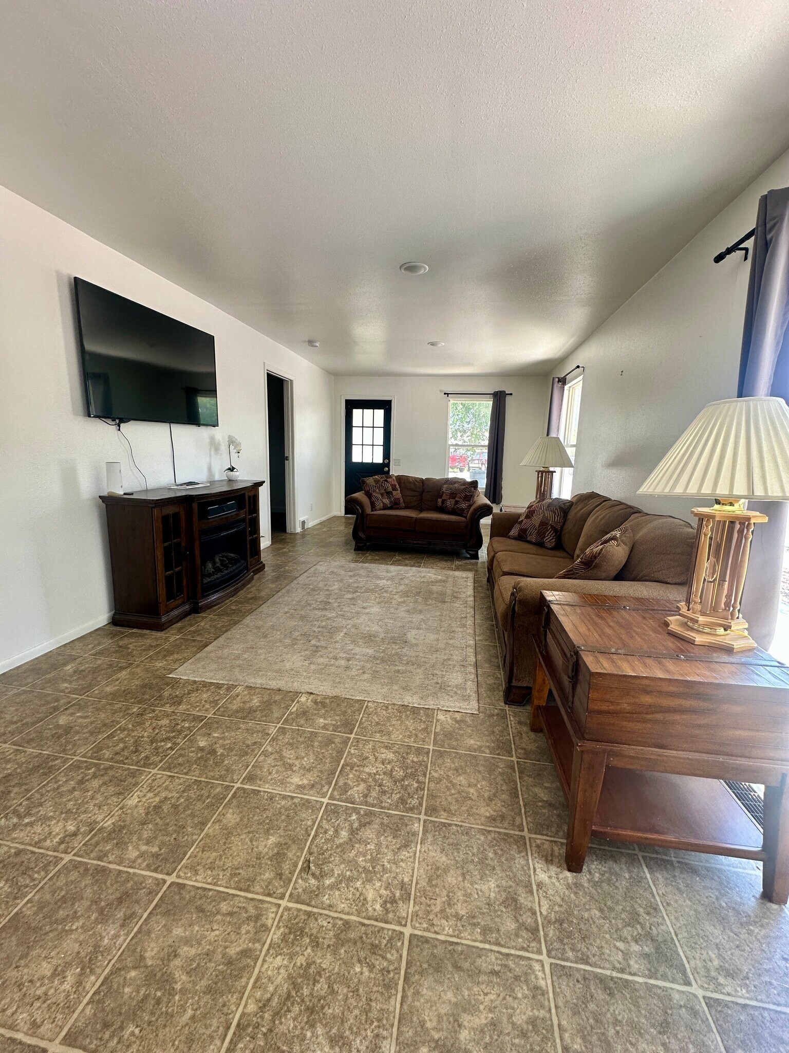 Living room - 309 N 200 W