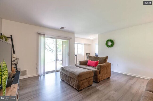 Building Photo - 1607 Meadowview Ln